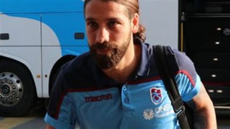 O­l­c­a­y­ ­Ş­a­h­a­n­ ­T­r­a­b­z­o­n­s­p­o­r­­d­a­n­ ­a­y­r­ı­l­ı­y­o­r­